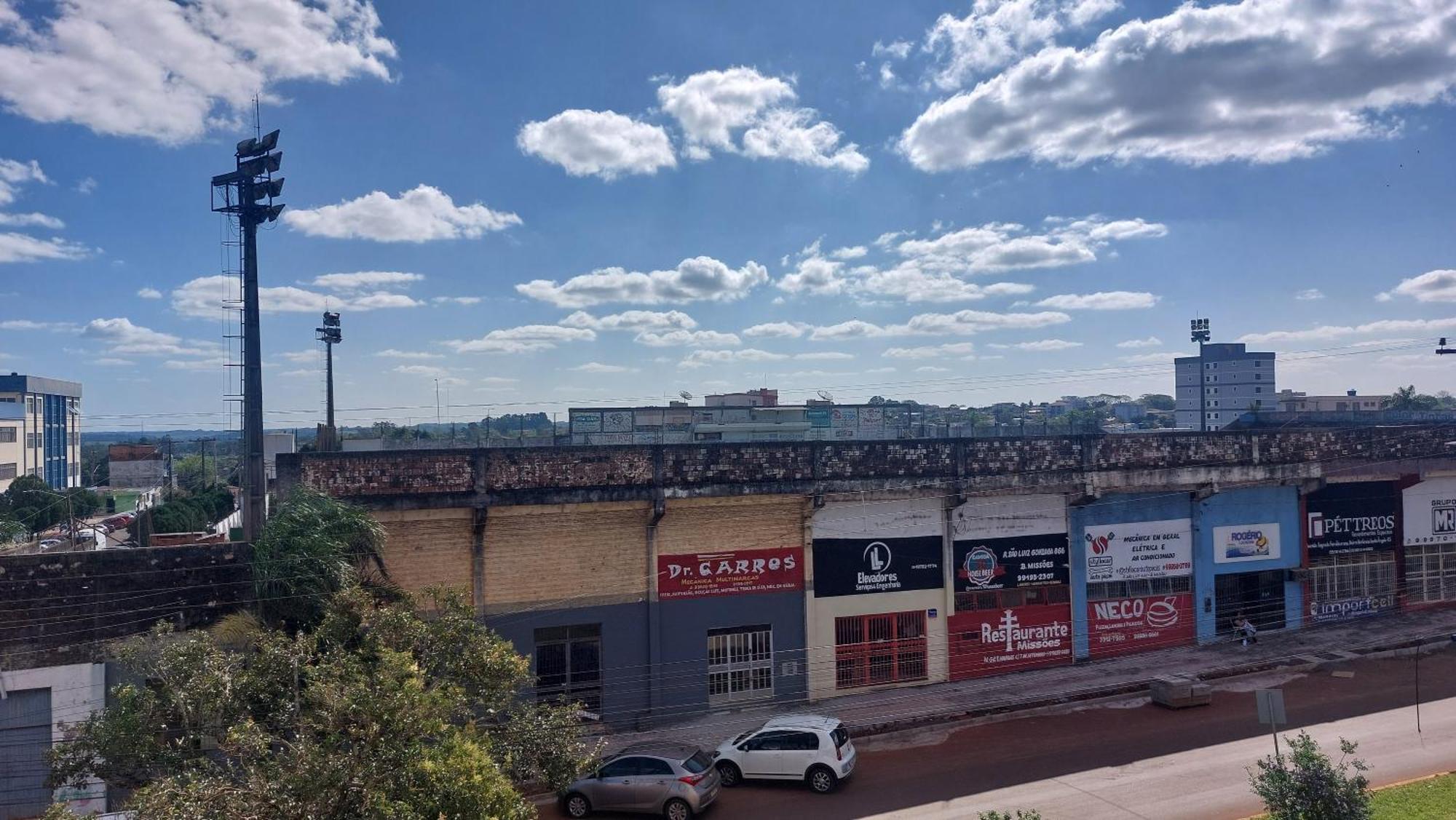 Apto De 2 Quartos Com 2 Ar E Garagem No Centro-sul Apartment